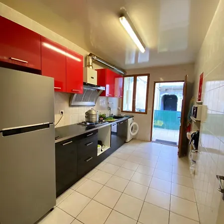 En Face De La Gare Homestay Roanne